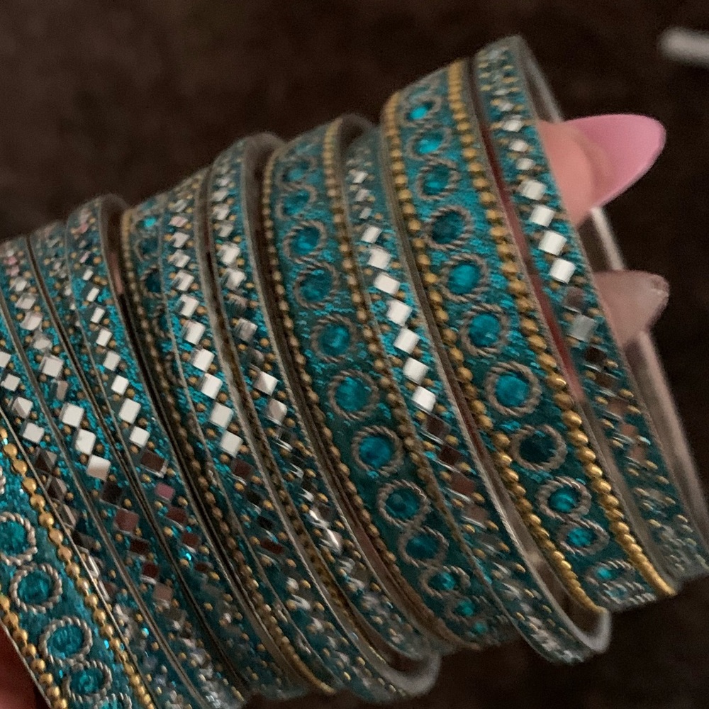 Bracelets - Picture 6 of 8